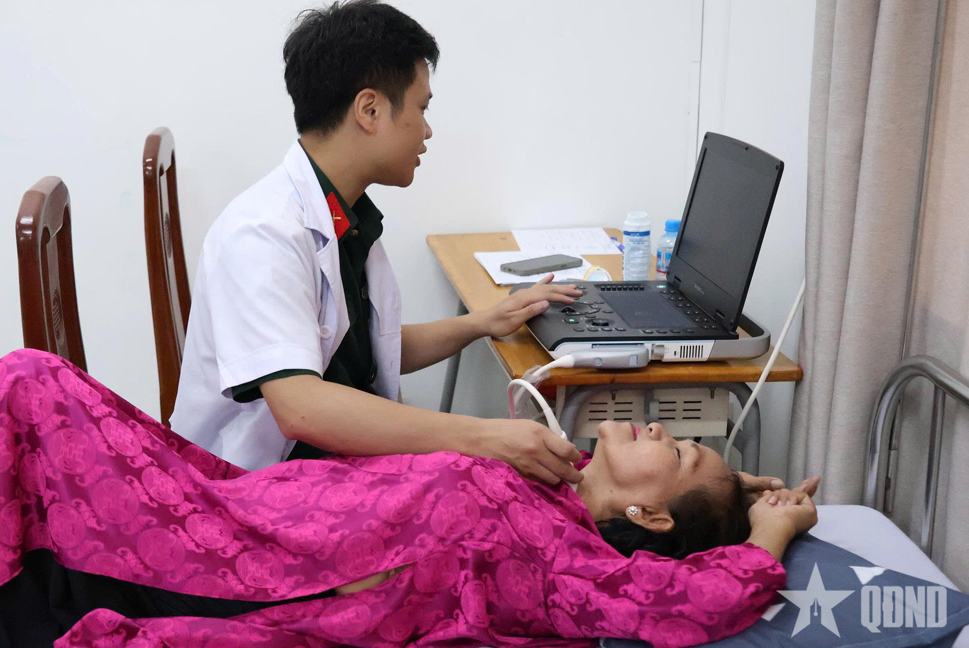 Khám bệnh, cấp thuốc miễn phí cho phụ nữ khó khăn nhân Ngày Gia đình Việt Nam